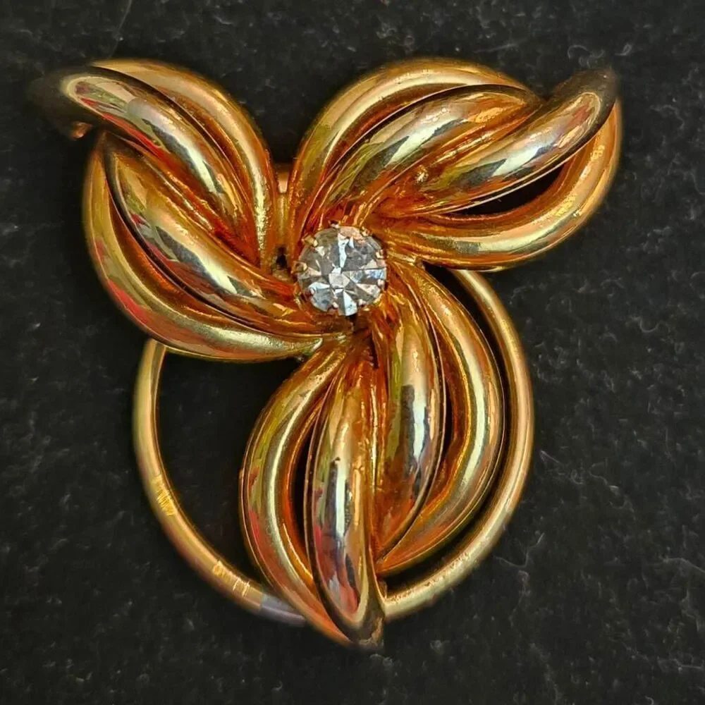 Vintage JERI-LOU Gold Flower Scarf Clip